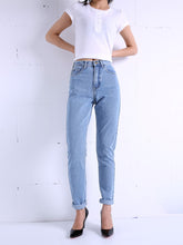 Load image into Gallery viewer, Mom Jeans